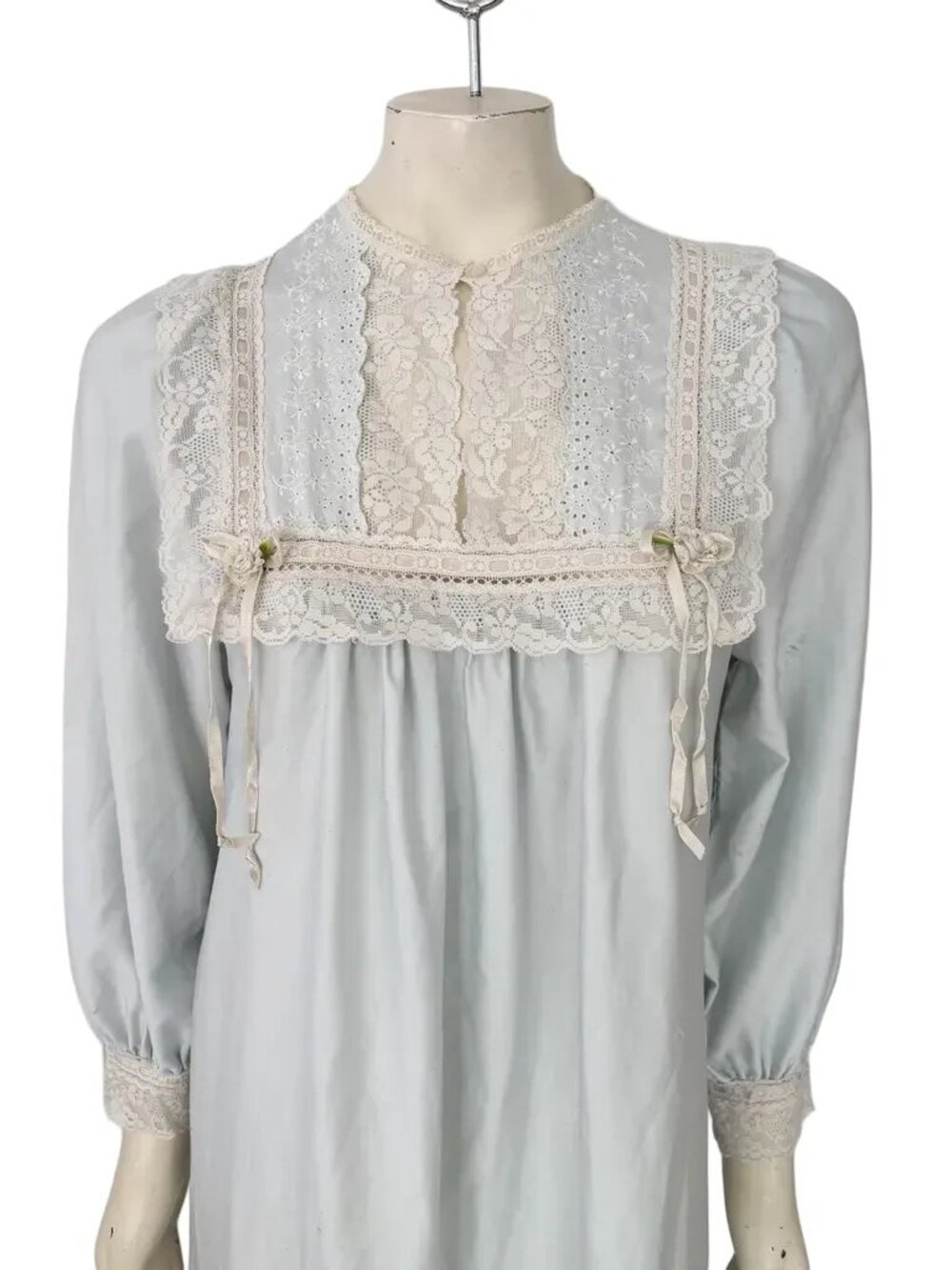 VTG 70s CHRISTIAN DIOR Lace Rosette Nightgown in Baby Blue  SZ M - Picture 3 of 14